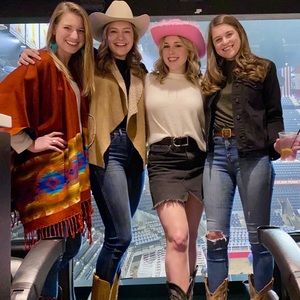 Meet your Posher, Taylor